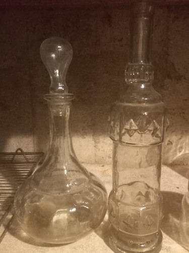 Lot deux anciennes - de, carafes